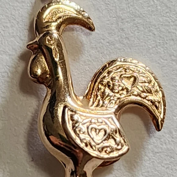 18k Rooster Charm Yellow Gold Decorative Ornate Hearts Swirls - Picture 4 of 8
